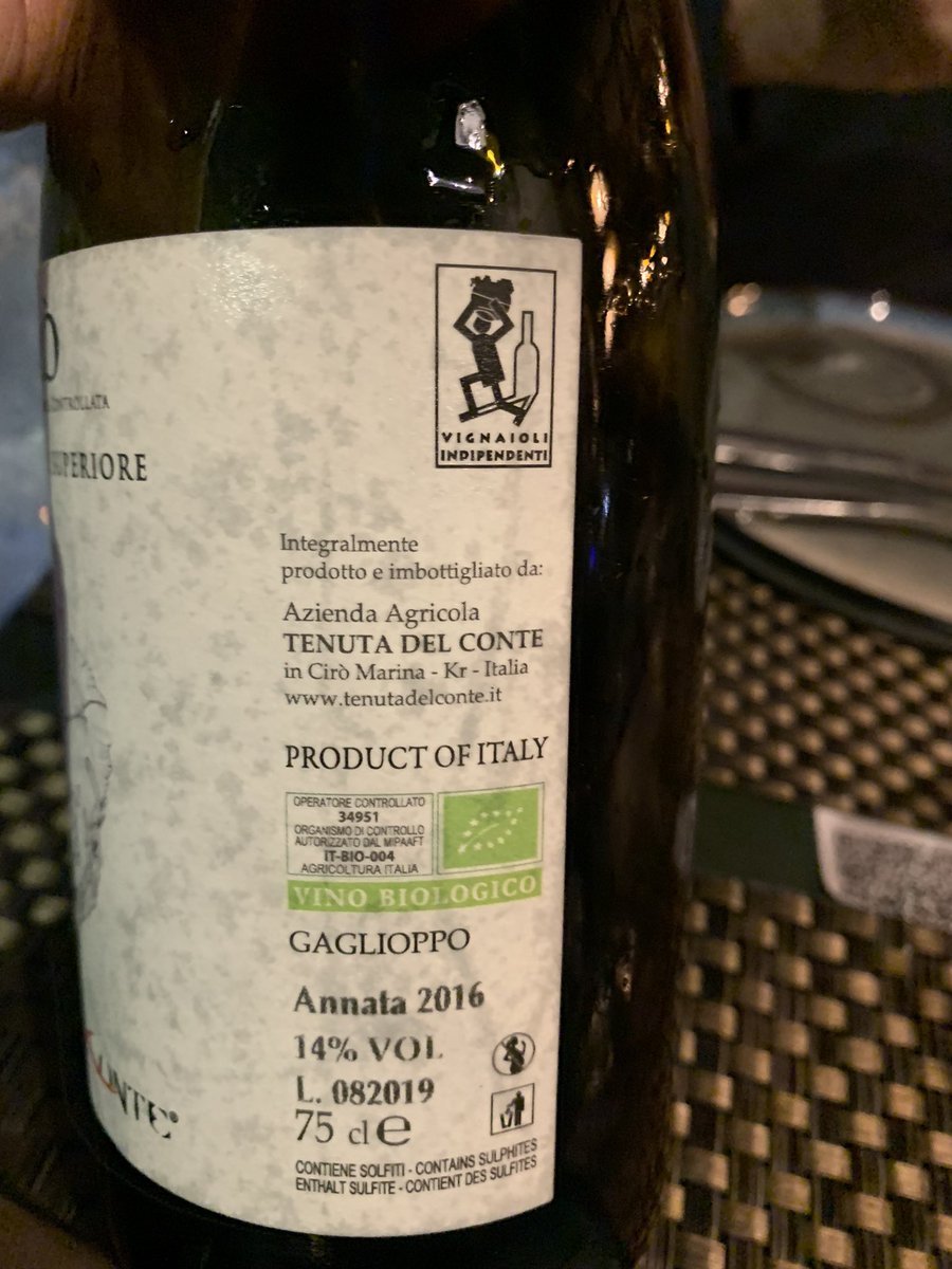 missaglia_sara's tweet photo. Gaglioppo per nulla gaglioffo.
Ingresso impetuoso, rosso passione, carattere tannico e coraggioso all’assaggio. Un vino Robin Hood, ti porta via l’anima.
.
@tenutadelconte #gaglioppo #almeria #marinetto #crotone #viticolturabiologica #cirò #wineoneway #WoW https://t.co/OOpx3D3MU4