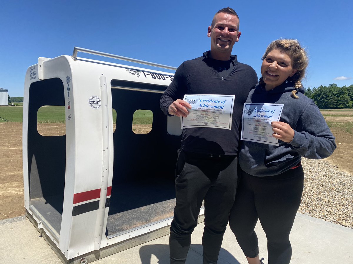 RunningErins123's tweet photo. Y’all go and skydive. Just do it. It’ll be the most terrifyingly amazing experience, but worth every second🤍 #lifeistooshort https://t.co/gjzjNkG3Rs