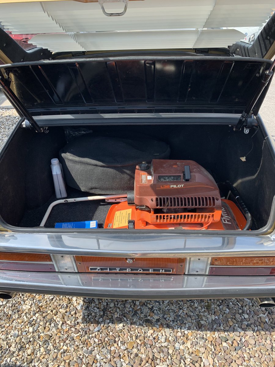 sjp_v8's tweet photo. 101 uses of a Citroen SM. No.34 - as a gardeners truck. #verypractical https://t.co/FZLhw2eO2q