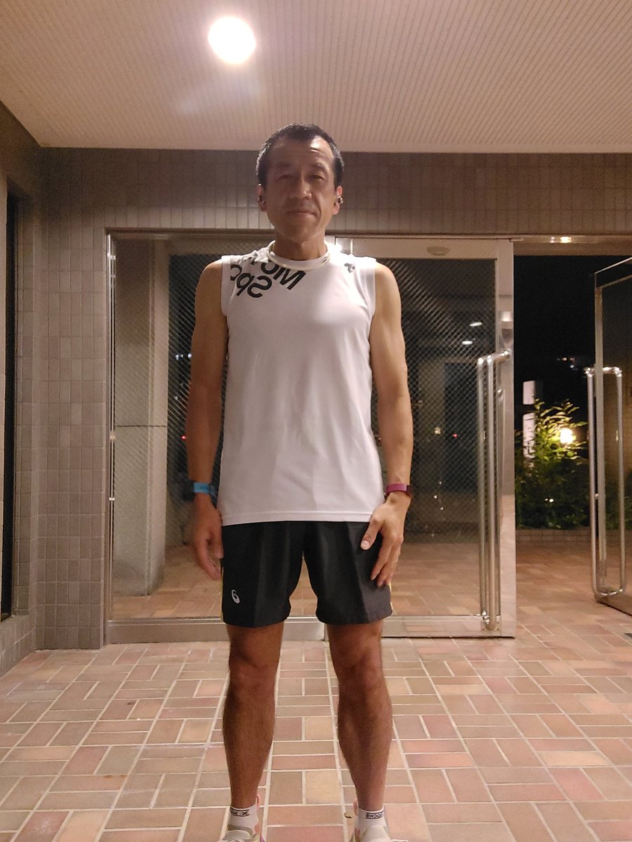 fj925503's tweet photo. 5月最終日の#夜ラン
本格的な #梅雨 を前に晴れの暑い日が続いてますので、髪も切りすっかり真夏の装いになったオジサンです
すでに日に焼け、マスクのあともくっきりですゞ(≧ε≦*) 爆笑
今日は #reactinfinityrun でゆるっと走りました https://t.co/K7CEWHOWAN