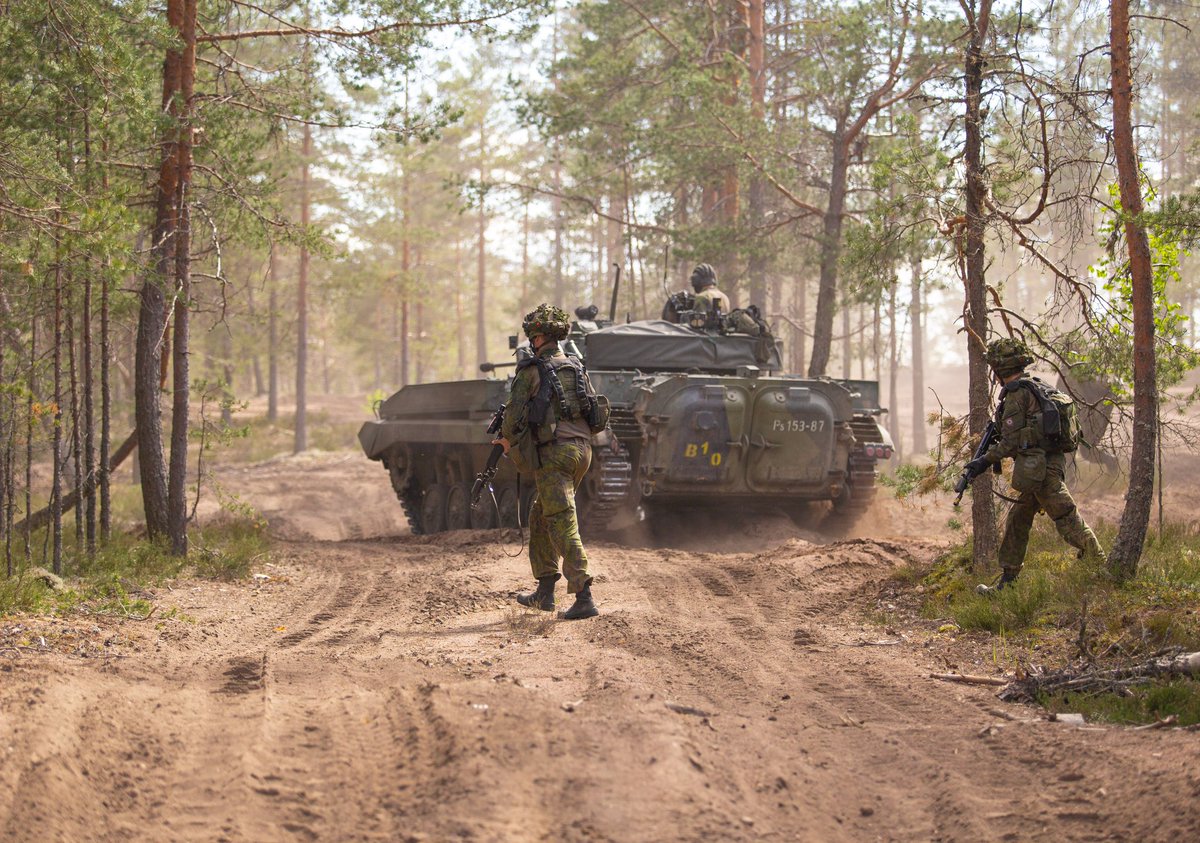PanssariPR's tweet photo. #PSPR ´n joukot #Nuoli21 -viivytystaistelussa: vastapuolen panssaritiedustelu yllättää torjuntaosaston mutta #PSVK `n vastahyökkäys irrottaa joukon tukalasta tilanteesta. Tilanteet elävät.. #varusmieskoulutus #loppusota #maavoimat #reservi #karpr https://t.co/JBVEdgZ2rt