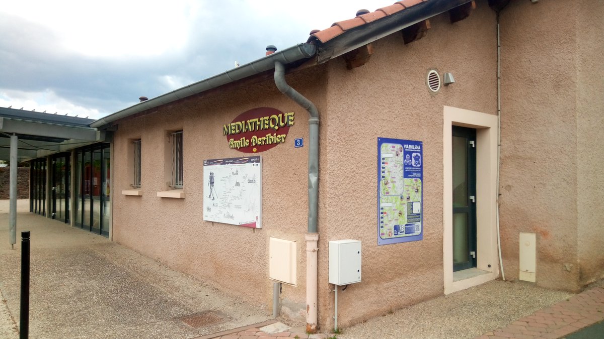 Via_Bolena's tweet photo. La Voie Bolène
#Lyon #Lugdunum
#Rodez #Segudunum
#Bordeaux #Burdigala
commence à se dévoiler. Ici nos premiers panneaux informatifs installés à #Ruessium #SaintPaulien (Haute-Loire) sur les 4 prévus avant l'été. Ici place du Marchédial, l'ancien forum, et sur la Médiathèque. https://t.co/Gdpsa9ehDu