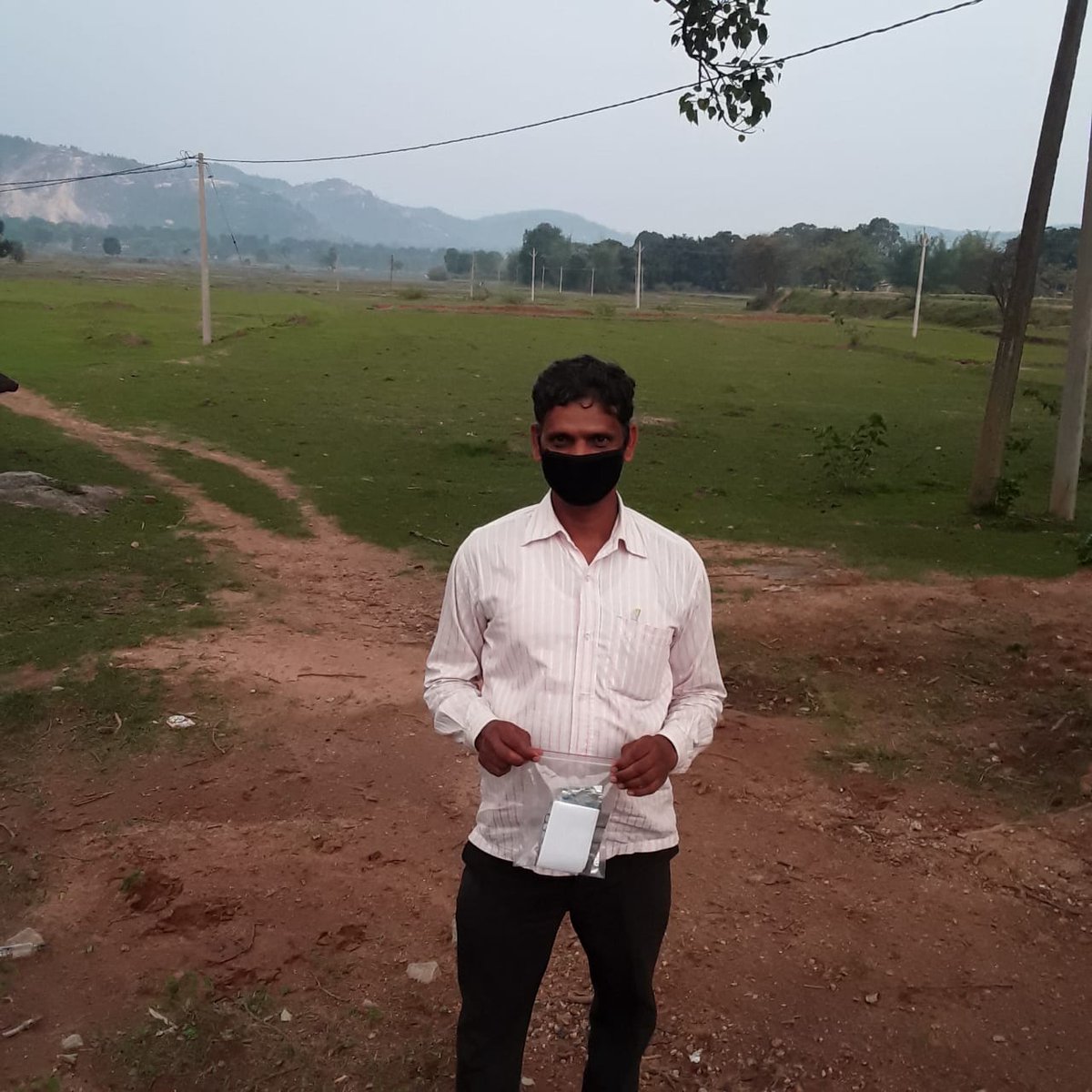 FoundationCI's tweet photo. 2 days back 100 medicine kits reached Gumla, Jharkhand. Nirman sanstha will is working on 2 blocks of this district which covers 32 villages. 70% of the population is tribal in this area. 

Please support us.
@sahilkansal92
@avanigupta
@nitinshrma00006

https://t.co/Li3whtJhss https://t.co/keOo6mKKaT