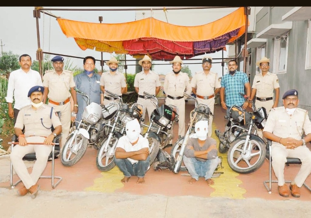 DrDevarajB1's tweet photo. Recovered 5 bikes and one theft bike amount from 2 interstate bike theft offender's from Mehkar police station limits under the guidance of SP and ADL SP sir Bidar @DgpKarnataka @IgpNer @KPA_Mysuru @Bidar_Police @ADinfodeptBIDAR @Namma100 https://t.co/xwWd4ADn10