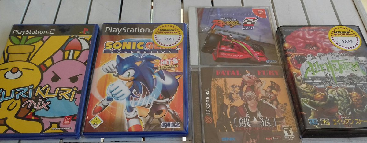 nuclearnightmar's tweet photo. So lässt sich der #retromontag genießen!
Endlich wieder mit meiner #tochter zu #crazygames #kiel tolle spiele kaufen!
japanisch essen!
#alienstorm 29€ #sonicgemscollection 9€
#kurikurimix 6€
#superspeedracing 5€
#markofthewolfes sealed 60€
#retrogaming #importgaming https://t.co/Ju38298PLB