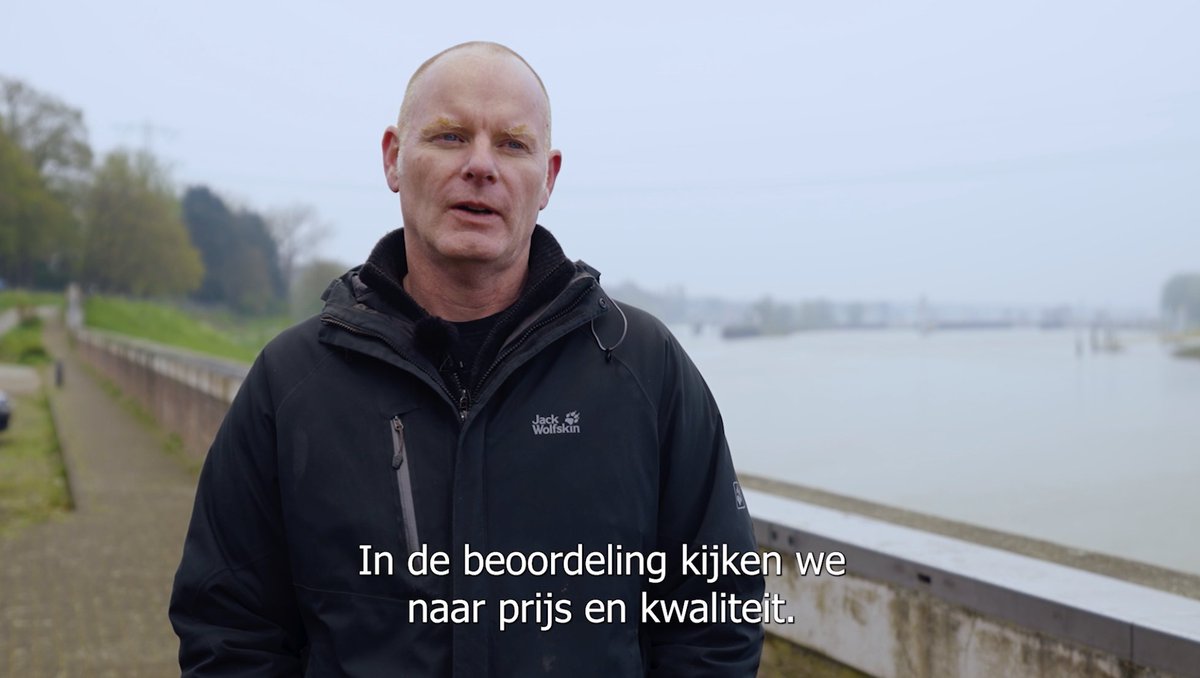 Drie aannemers werken een ontwerp uit voor de zelfsluitende kering op Steyl. Bij de beoordeling kijkt het waterschap ook naar de prijs. Meer weten? 📽️ youtu.be/0kp7fiyIawQ

Alle uitlegvideo's 👉 bit.ly/3hxro7N
Dijkversterking Steyl – Maashoek 👉bit.ly/2SUz8GW
