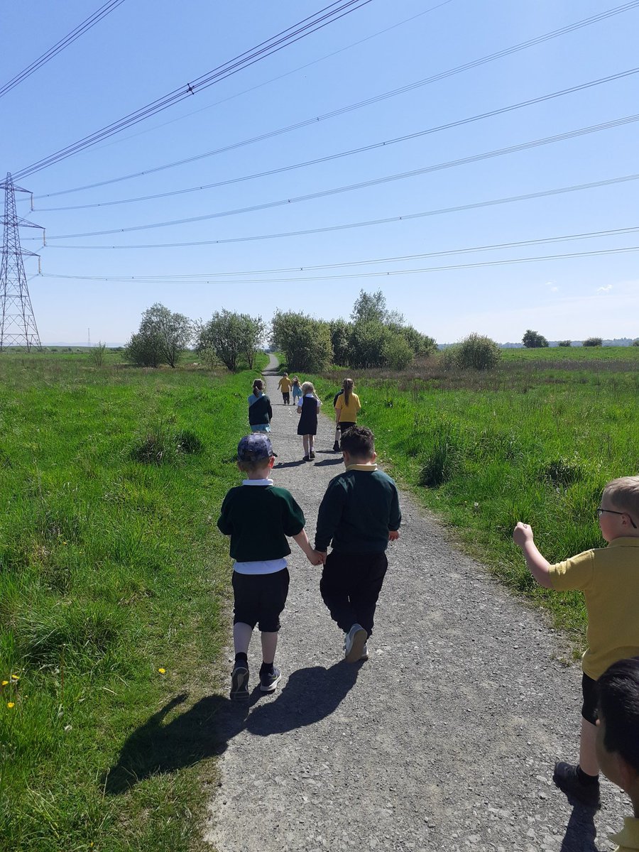 Mrs_Chapman_'s tweet photo. P1 enjoyed looking for minibeasts in Alloa Wetlands today. @stmungoalloa @ClacksOL https://t.co/Sqz5VTVOEW