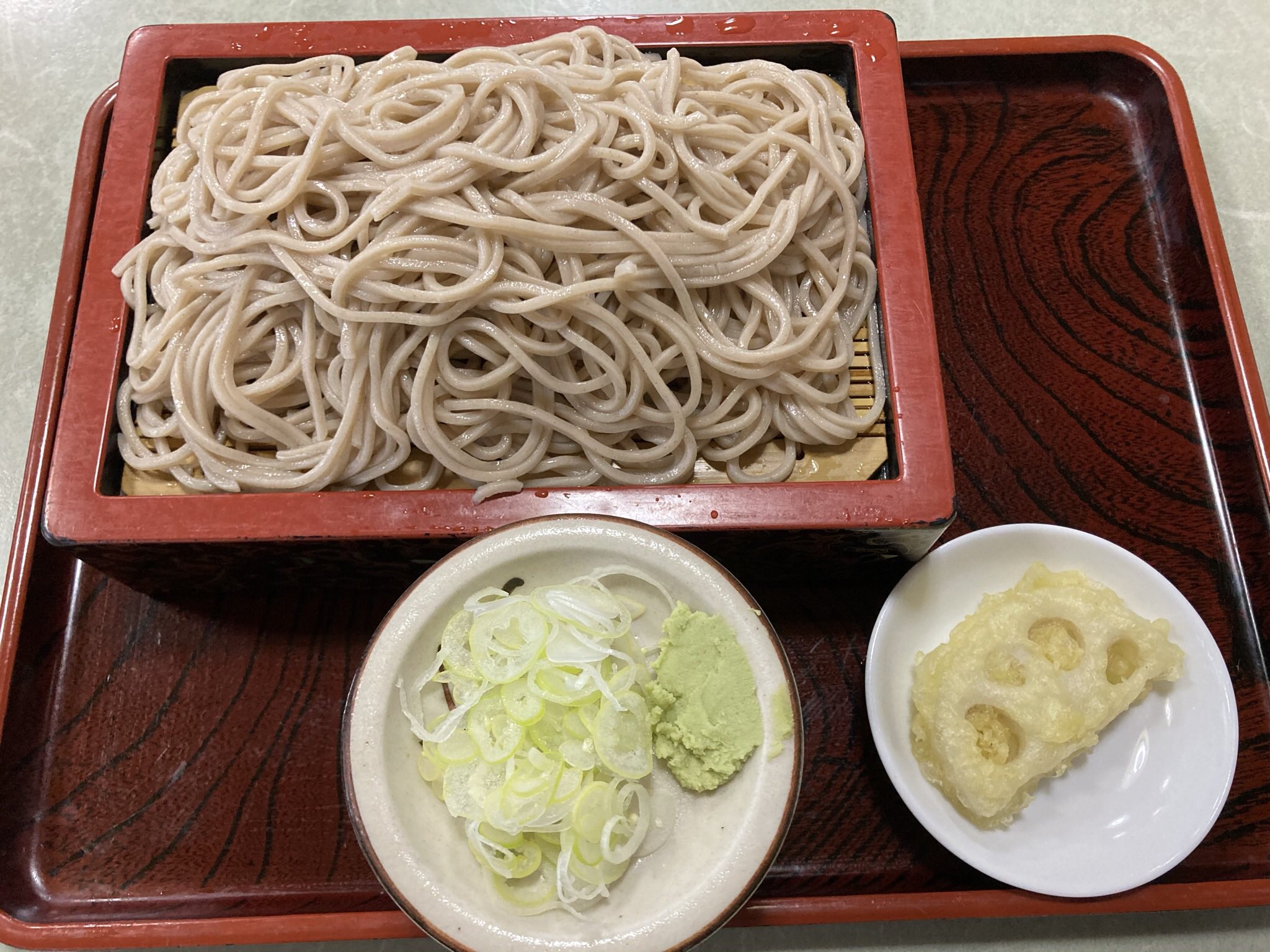 L Mlookingfor 土浦おすすめ街歩き81 生そば きむら がまの油発祥の地近くのお蕎麦屋さん 店主さんとお話 つゆを味わってほしいから最初は何も入れないでどうぞ 全然違うからと 出汁の風味をしっかり感じました 蓮根の天ぷらご馳走様でした
