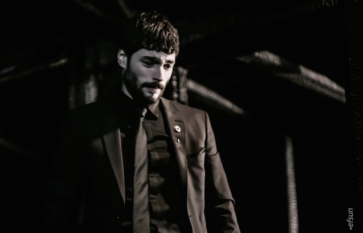 kırk yıl sürecek uzun bir yürüyüş, bitmeyen bir arayıştı onlarınki
sevgiliye doğru, arafat'a doğru..
#reymir