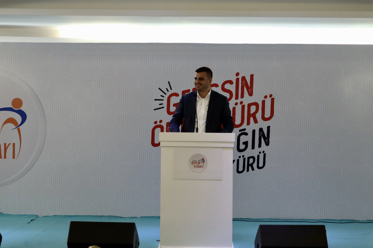 eyupkadirinan's tweet photo. 30 İlçe, binlerce genç yürek! 

İzmir'de 30 ilçemizin ilçe gençlik kolları başkanlarıyla buluştuk. 
Teşkilatlarımızın azimli çalışmalarını görmek bizleri mutlu etmeye devam ediyor. Teşekkürler @akgenclikizmir 🇹🇷 https://t.co/1RAHaWg6xN