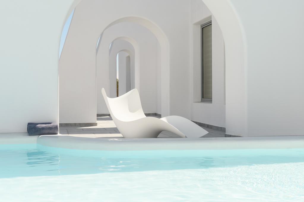 VONDOMSpain's tweet photo. The flowing wave that composes the seat and leg rests of SURF alludes to a sense of calm. It is a soft swell in lux, a fluid gesture that changes to vary light.
#vondom  #decor #desinginterior #outdoorfurniture #luxuryoutdoorfurniture #sunlounger #summer
🔗https://t.co/hTk9mkyA20 https://t.co/nHlI2Atcki