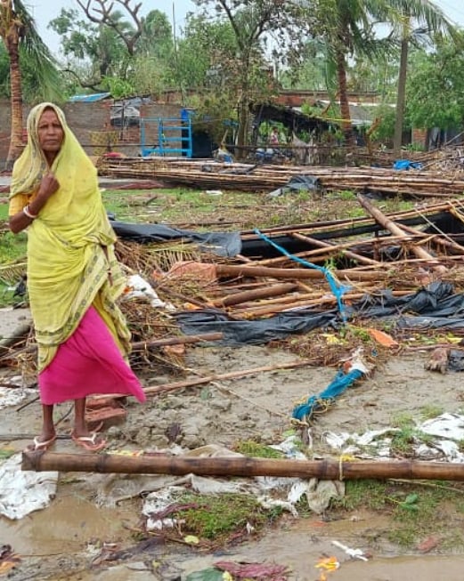 cycloneamphanr1's tweet photo. This is the sad state of affairs in West Bengal

The people of Bengal need your help
Head over to the link to donate for a good cause
https://t.co/DkXDbmwm74

#cycloneyaasrelief #yaascyclone #ketto #crowdfunding #westbengal #medinapur #sunderbans https://t.co/rxdI6KNh14