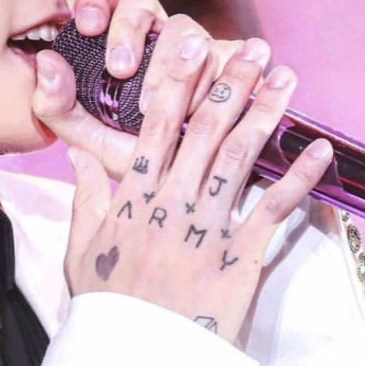 sanddaengg's tweet photo. MED STUDENT/MD ARMY !!!
I used Jungkook’s hand tattoo as a mnemonic for live vaccines 🥰
V-varicella
R-rotavirus
M-measles, MMR
Y-polYo=polio=OPV
J-japanese encephalitis https://t.co/xBepCiegAx