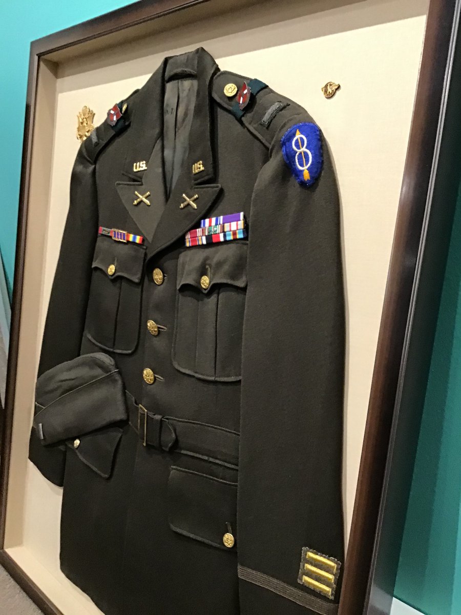 afwkc's tweet photo. On this Memorial Day, we give thanks to all who have served.
.
.
.
#memorialday #thankyou #memorialday2021 #artandframes #framingmemories https://t.co/zF31vHAW5g