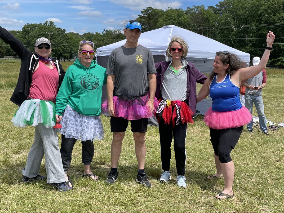 keithdunn's tweet photo. The cheerleaders of the #capitalbackyardultra. https://t.co/IaCpvPUUoH