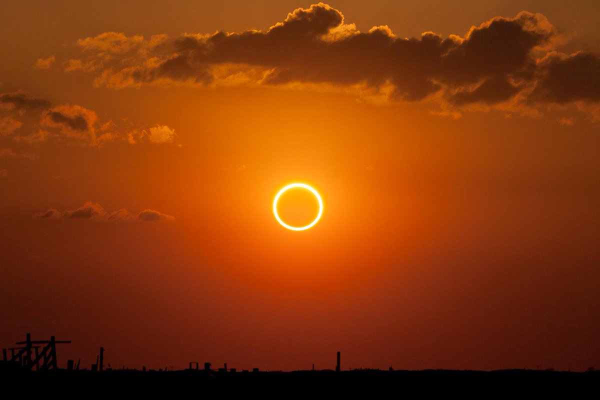 astrophotosnap's tweet photo. Solar Eclipse during a sunset https://t.co/J3wE6e82y3