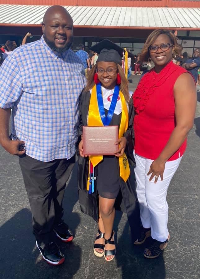 sportsguymarv's tweet photo. Still celebrating our @yasdrew03 ...congrats to the entire 2021 class! GO FOR IT! ๐๐๐พ๐โค๏ธ #HotGradSummer https://t.co/XSlrDu40n4