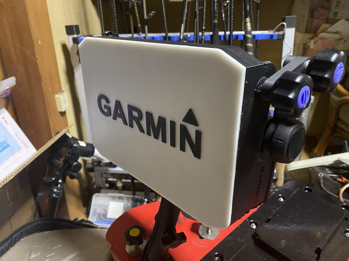 Harmonia_tw's tweet image. 魚探のサンシェードカバーVer.Ⅱできた
前作より本体や架台との整合をちゃんと設計したので出来は満足(^^)
#GARMIN　#echomap