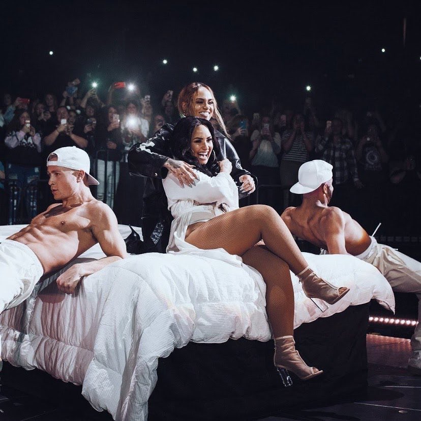 isparklelovato's tweet image. a moment in history