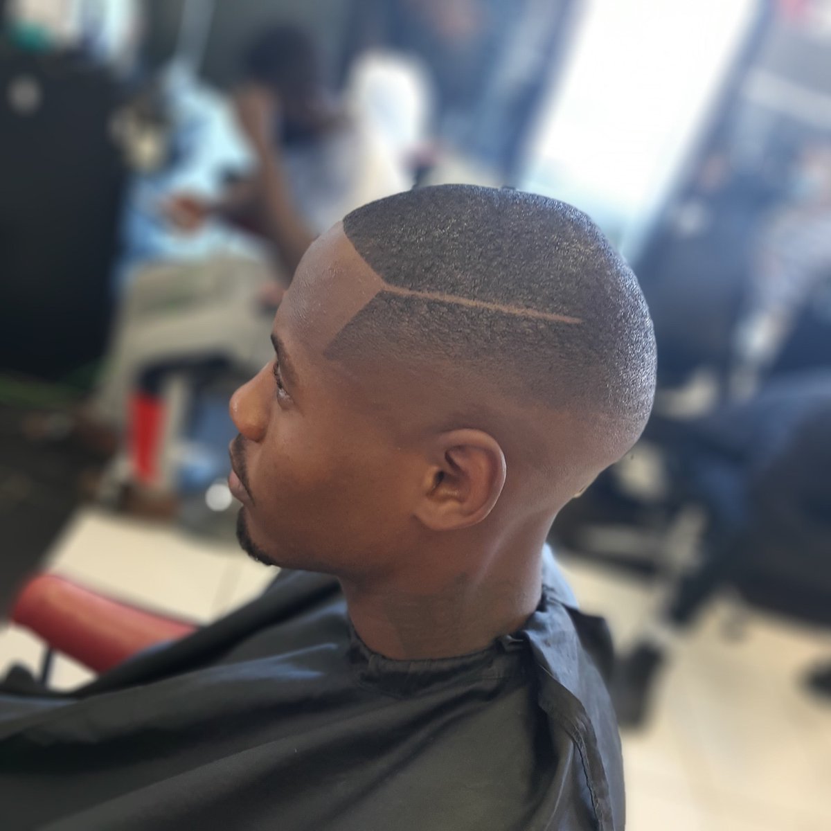 ItuOMG's tweet photo. I'm a self-taught barber, I'm currently using a #Samsunga30s to take photos of my work. The quality is good but I would really appreciate it if I could get an upgrade 🙌🏾🥺 #CassperKopaSamsung https://t.co/VIfnT5r4gu