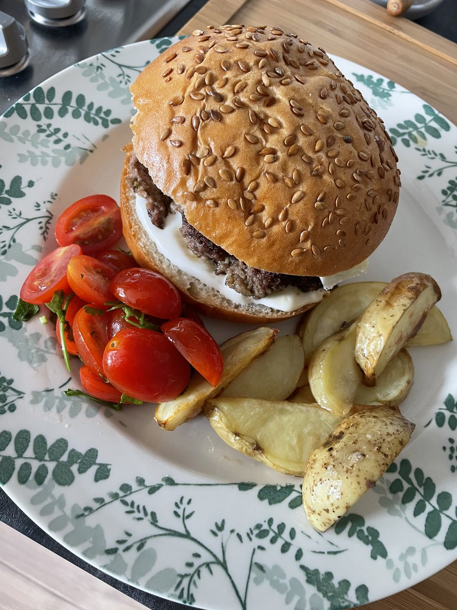primaryteachew's tweet photo. My first @HelloFreshUK meal! Lush herby burger with tomato salad &amp; wedges. Thanks @BoultonMiss for my free box 🥰🍃 https://t.co/Yx2Y9A03WD