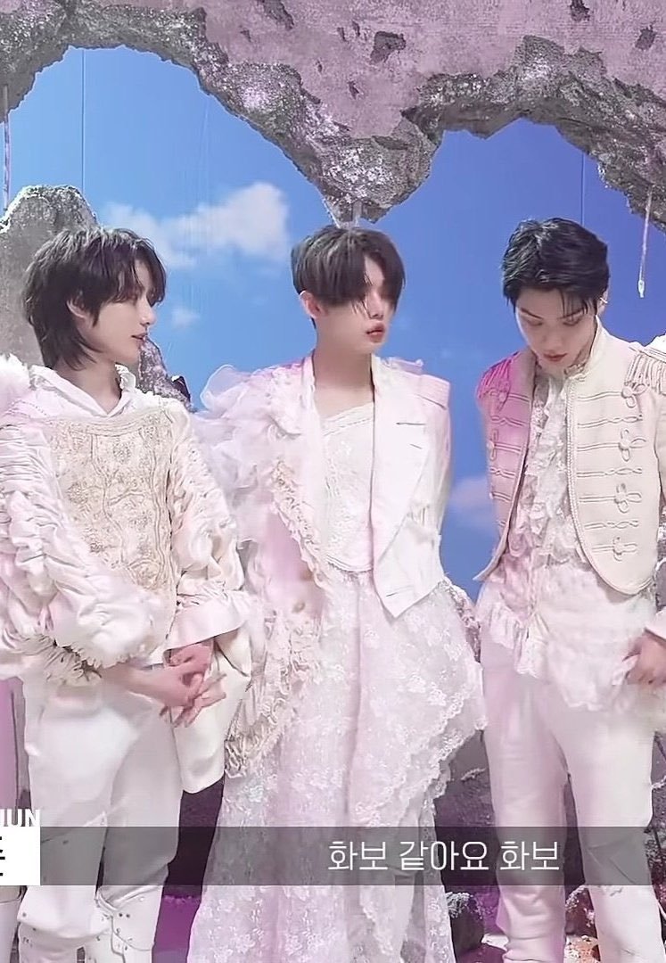 kookieroni's tweet photo. yeonjun 🤝 skirt and dress
ALL IN ONE ERA https://t.co/kmP4jpren0