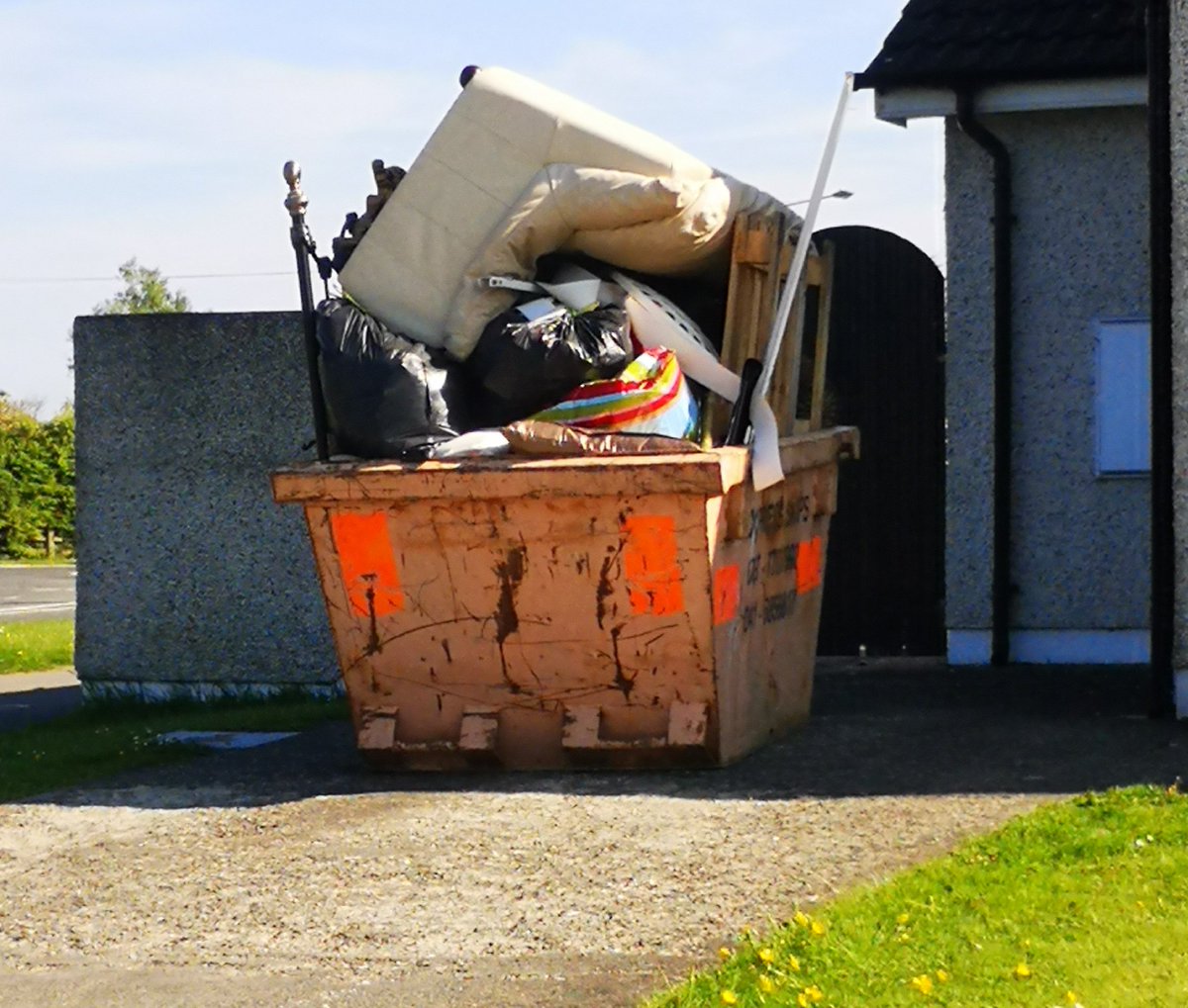 IrelandSkips's tweet photo. Wowaweewa, I have chair, king in the castle #number3skipinallofelpaso https://t.co/iwK8sKm1Zk