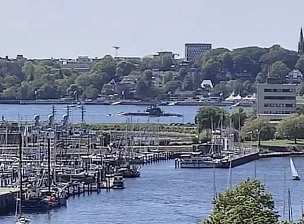 WarshipCam's tweet image. German Navy Type 212-class attack submarine S185 (U35) leaving Kiel, Germany - May 31, 2021 #u35 #type212 #s185