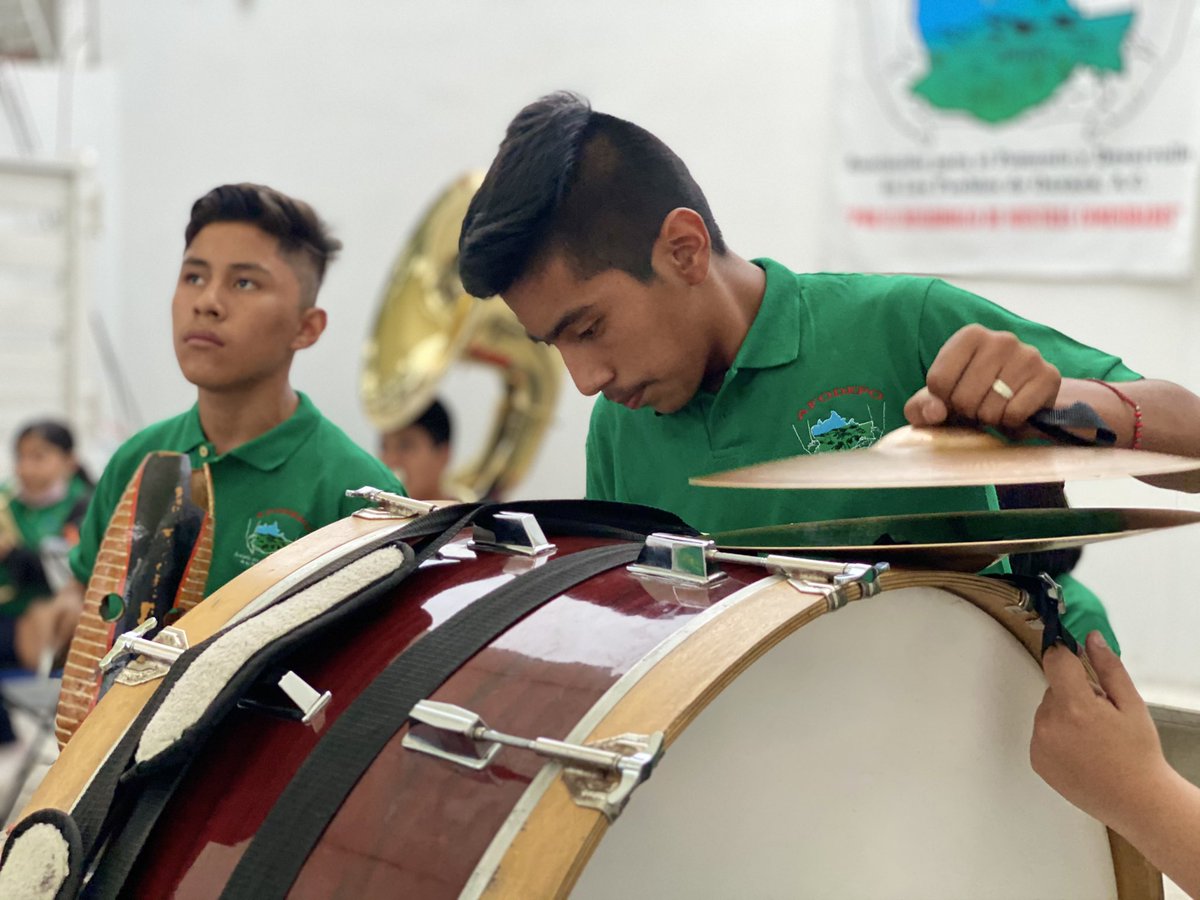 afodepoac's tweet photo. Muy grata visita recibimos de los talentosos niños y jóvenes de la Banda Infantil-juvenil de Santa Lucía del Camino, a quienes apoyaremos desde #AFODEPO para que su carrera sea más exitosa. https://t.co/SVTLwFCcdN