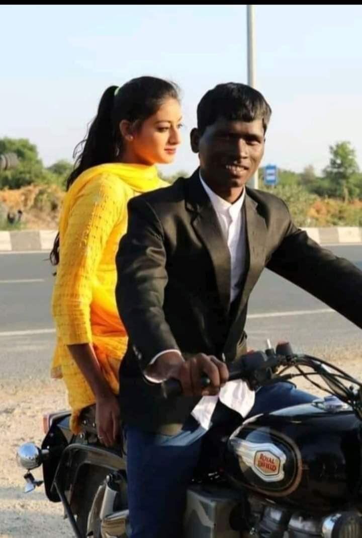 NehaGurjar08's tweet photo. कर्म करते चलिऐ भाग्य 
आपके जस्ट पीछे बैठा है🤣
छायाचित्र:सौजन्य से मीडिया🙏 https://t.co/72XHHR13o3