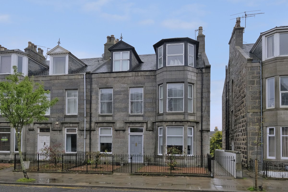 NEWLY FOR SALE - 57 Union Grove - spacious two bed apartment spanning whole of first floor.  Superb space on offer.  Viewing recommended. #57uniongrove #aberdeen #apartment #citycentre #essonaberdein