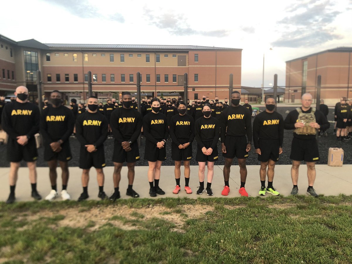 CdrAlpha795's tweet photo. In honor of Memorial Day, the Avengers completed a special workout to fallen Nashville Metro Police Officer and TN National Guard 1st Lieutenant Michael A. Petrina (EOW 5/10/2014). The workout was designed and held by the NMPD Academy for all police recruits.  #welcometotherock https://t.co/EMBHcutbb3