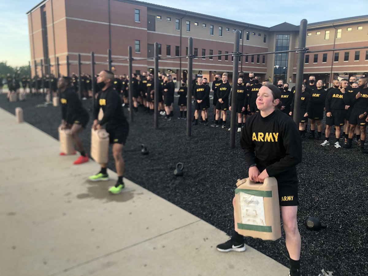 CdrAlpha795's tweet photo. In honor of Memorial Day, the Avengers completed a special workout to fallen Nashville Metro Police Officer and TN National Guard 1st Lieutenant Michael A. Petrina (EOW 5/10/2014). The workout was designed and held by the NMPD Academy for all police recruits.  #welcometotherock https://t.co/EMBHcutbb3