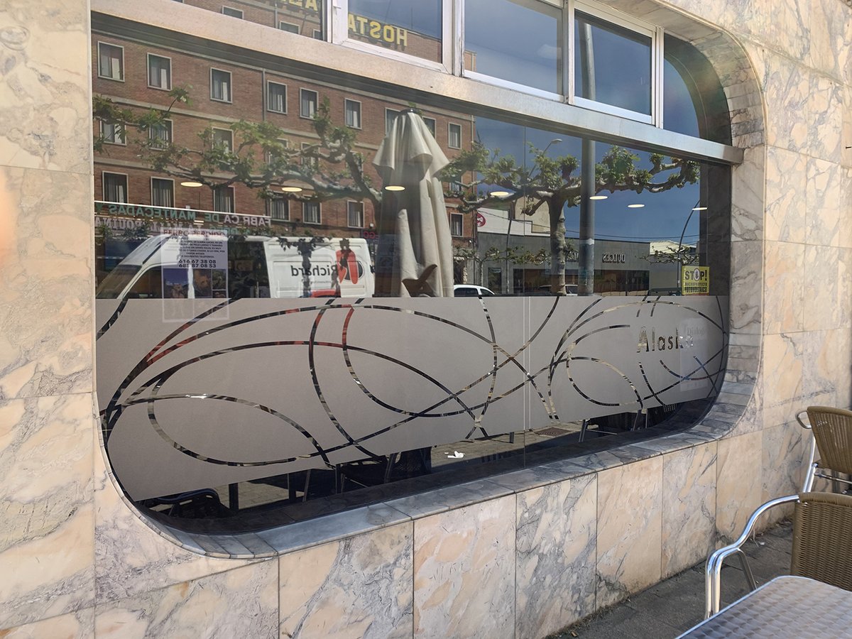 RotulosRichard's tweet photo. Rotulación de Luminosos y cristaleras para el Bar Alaska, un buen lugar para refugiarse de este calorcito 😁😁
https://t.co/agVdlg7pIL
987 800 950 https://t.co/CbufAZ9smo