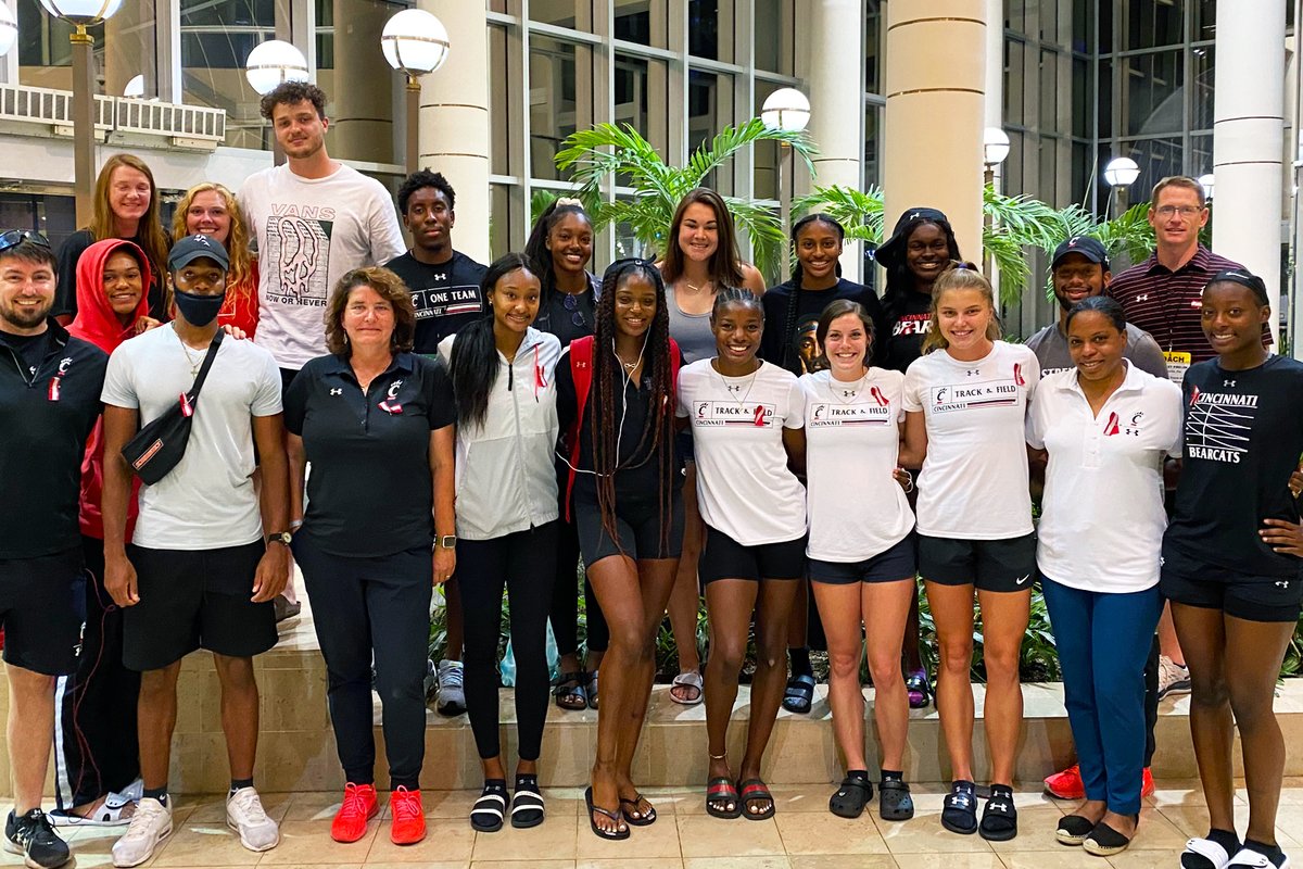 GoBearcatsTFXC's tweet photo. 𝙁𝙤𝙧𝙚𝙫𝙚𝙧 𝙞𝙣 𝙤𝙪𝙧 𝙝𝙚𝙖𝙧𝙩𝙨 💝

The #Bearcats wore red ribbons while competing in NCAA preliminaries down in Jacksonville in honor of @GoBearcatsWSOC player Ally Sidloski #WePlayFor3 https://t.co/4auyVhfnt0