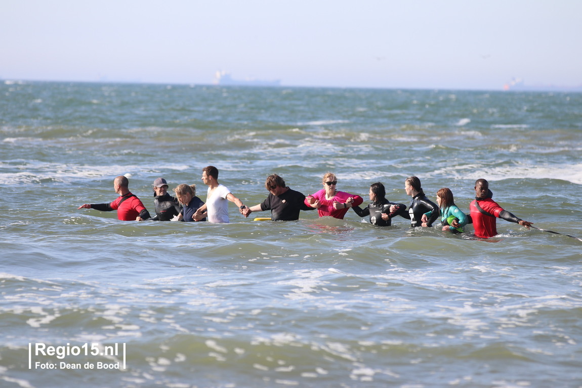 regio15's tweet photo. Nu online: grote zoekactie naar vermist jongetje in zee bij Scheveningen https://t.co/ccgL4Goddb https://t.co/Y6IBhXVzxA