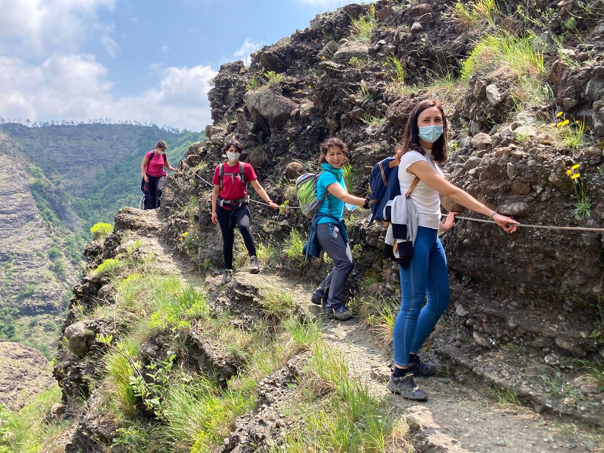 ParcoBeigua's tweet photo. Geo-trekking nel canyon della Val Gargassa con Giulia!  Perchè quando la Guida è anche geologa, l'escursione diventa un viaggio nella storia della Terra, per comprendere le trasformazioni che hanno portato alle suggestive forme che ammiriamo oggi
#egnweek21 #Beigua https://t.co/AiNBDJVgVT