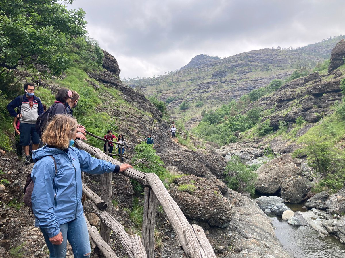 Geo-trekking nel canyon della Val Gargassa con Giulia!  Perchè quando la Guida è anche geologa, l'escursione diventa un viaggio nella storia della Terra, per comprendere le trasformazioni che hanno portato alle suggestive forme che ammiriamo oggi
#egnweek21 #Beigua