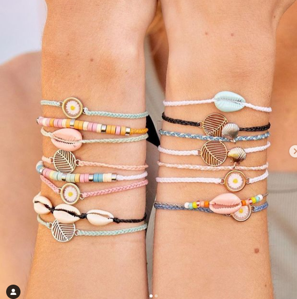 galaxylover1998's tweet photo. The website is STACKED with tons of cool styles now 40% off! 🤩
Link in Bio to shop Sale!! Use my code “CHELSIEGAINEY21” at checkout for 20% off of ur order.
#puravidabracelets #pvbracelets #sale #jewelry #bracelets #fashion #fashiondaily #discount #giftidea #followme https://t.co/pWv8VKu7vU