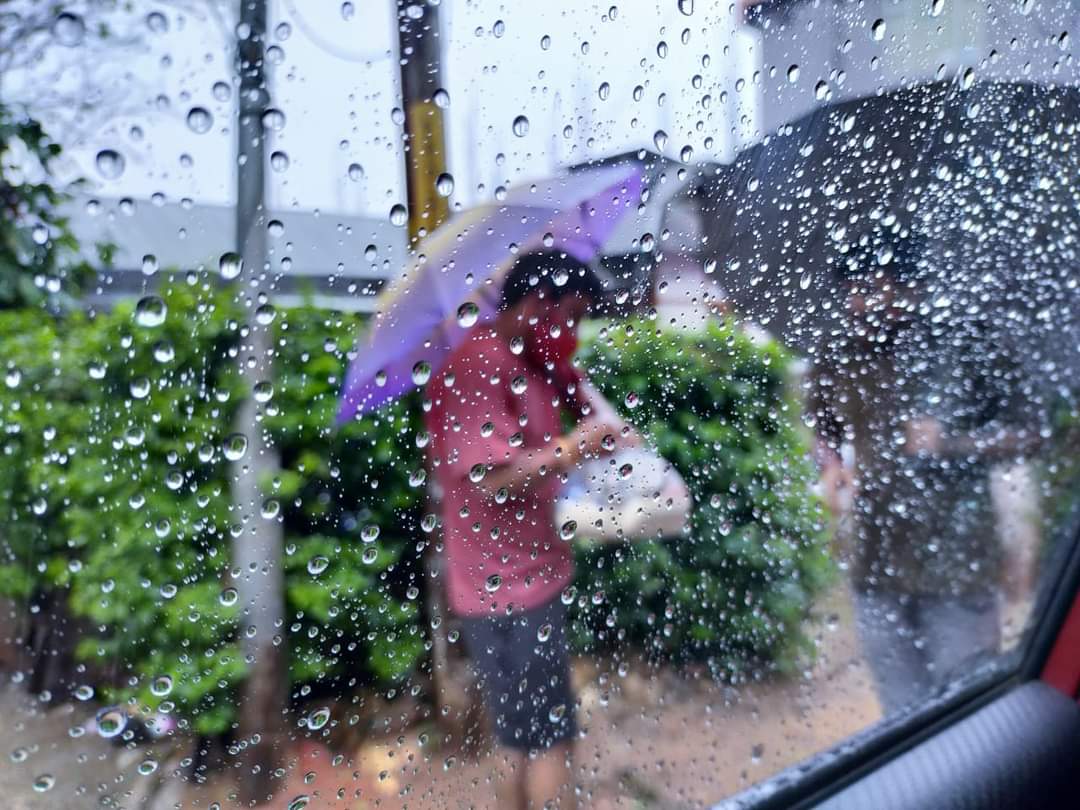 BihariManch's tweet photo. MBYM members distributing rations to the needy, as the day passed on our team provided rations to the families residing in Garikhana and Nongmynsong. @Cheesa @CMO_Meghalaya 
#IndiaFightsCorona https://t.co/rEoCWjQNug