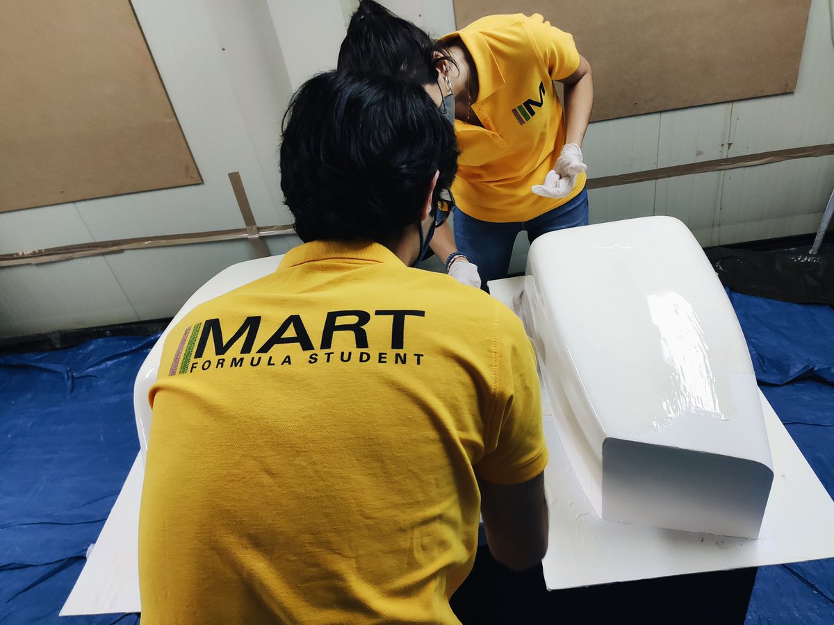FormulaMart's tweet photo. Nosotros la hemos aplicado con brocha sobre espuma de poliestireno reforzada con masilla... ¡y el resultado es perfecto! Seguimos trabajando para poner el coche en pista. 

#MART #ThisIsMART #ForzaMART https://t.co/ingNiFvyPq