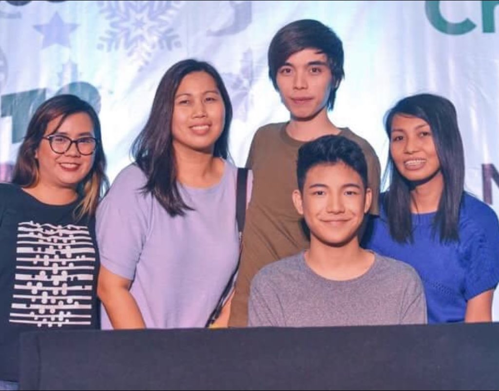 teambaliwags's tweet photo. DARRENatics Team BALIWags!!! ALWAYS and FOREVER
Happy 7th Anniversary to all lalo na sa mga nakilala at mga naging kaibigan.

#DarrenEspanto #7thYearAnniversaryDARRENatics
@Espanto2001 https://t.co/yLijmBz4zi