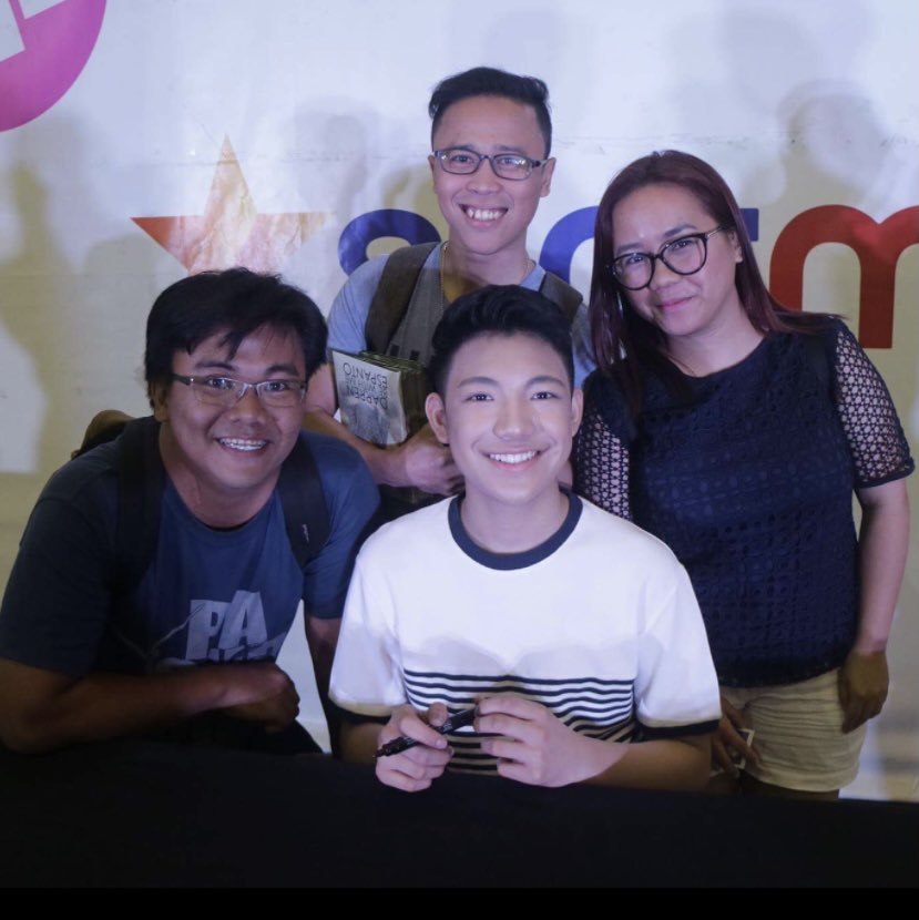 teambaliwags's tweet photo. DARRENatics Team BALIWags!!! ALWAYS and FOREVER
Happy 7th Anniversary to all lalo na sa mga nakilala at mga naging kaibigan.

#DarrenEspanto #7thYearAnniversaryDARRENatics
@Espanto2001 https://t.co/yLijmBz4zi