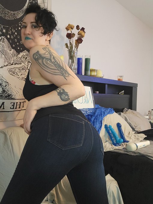 Today is #BlueMonday 💙 and I'm showing off one of the very few items of clothing that isn't black...my<a href="/tag/bluemonday"class="tags">#BlueMonday</a><a href="/tag/smcontest"class="tags"><span>#smcontest</span></a>