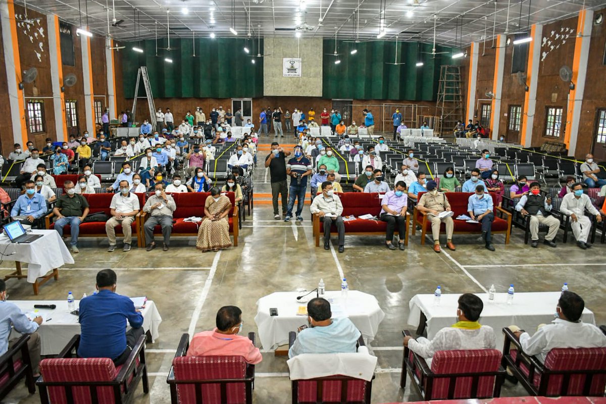 keshab_mahanta's tweet photo. I eulogize @AMCHDibrugarh doctors, nursing &amp; admin team for being pro-active &amp; working relentlessly in this pandemic. I urge the Dist. Admin &amp; Health Dept. to emphasise on rapid testing &amp; vaccination process to bring down +ve cases. Also to follow SOP &amp; other Covid protocols. 1/2 https://t.co/CwKlMNZyn9