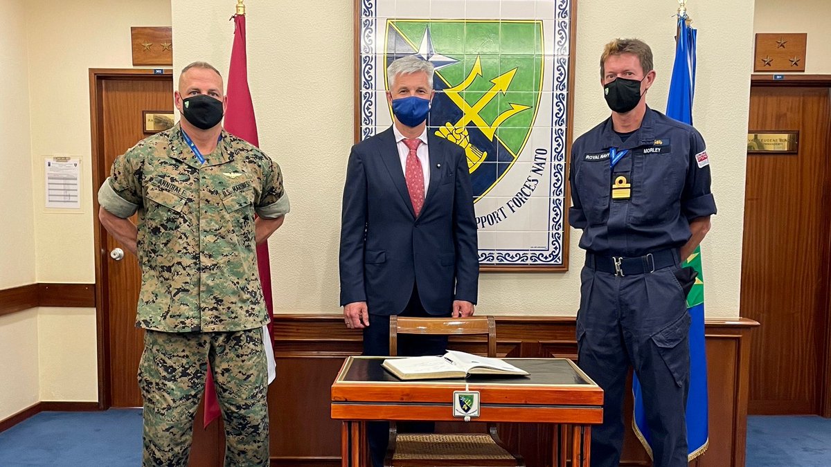 STRIKFORNATO's tweet image. The 🇱🇻 Latvian Minister of Defense, Dr Artis Pankris, was welcomed by #STRIKFORNATO’s Deputy Commander, RAdm James Morley, to our HQ, during the execution of the exercise #AtSeaDemo / #FormidableShield 2021.
#WeAreNato #StrongerTogether 
➡️bit.ly/34BwBns