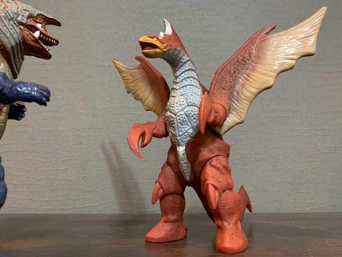 RT @keitter_m78: 念願の、中国バンダイさんのメルバのソフビを入手