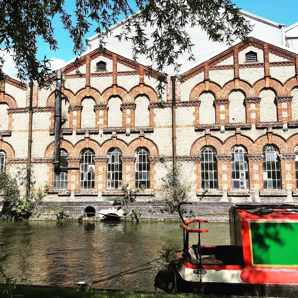 Remember when everything was new to you, and you were new to this world? 

#oxford #bankholiday #riverside #river #bankholidaymonday #maybankholiday #osney #boat #walking #strolling #touristinmyowncity instagr.am/p/CPi1viQBv3s/