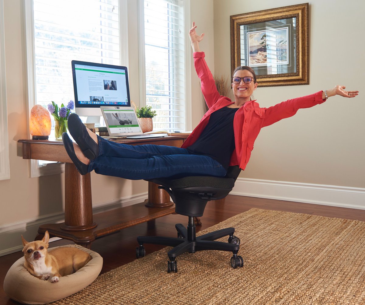 CoreChair's tweet photo. That feeling when you have the most comfortable office chair 🎉 #CoreChairLife ✅
#WorkFromHome #homeoffice https://t.co/wzCXKMCDYk