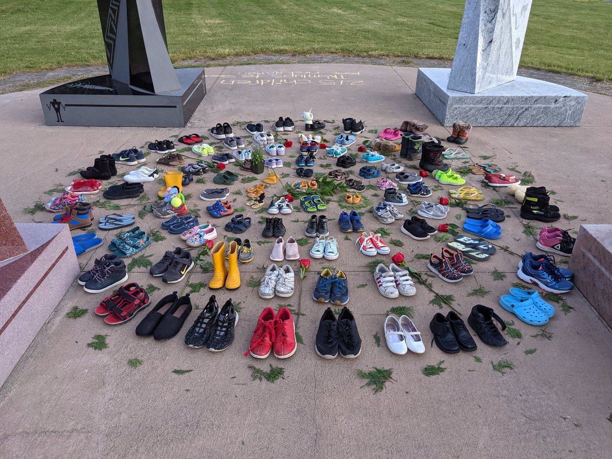 ahmadiyyacanada's tweet photo. Ahmadiyya Muslim Jama’at Canada is heartbroken to learn of the discovery of the burial site of 215 children on the grounds of the former residential school. We offer our prayers and support to the Tk’emlúps te Secwépemc First Nation and all Indigenous communities across Canada. https://t.co/YKyA5rclRH